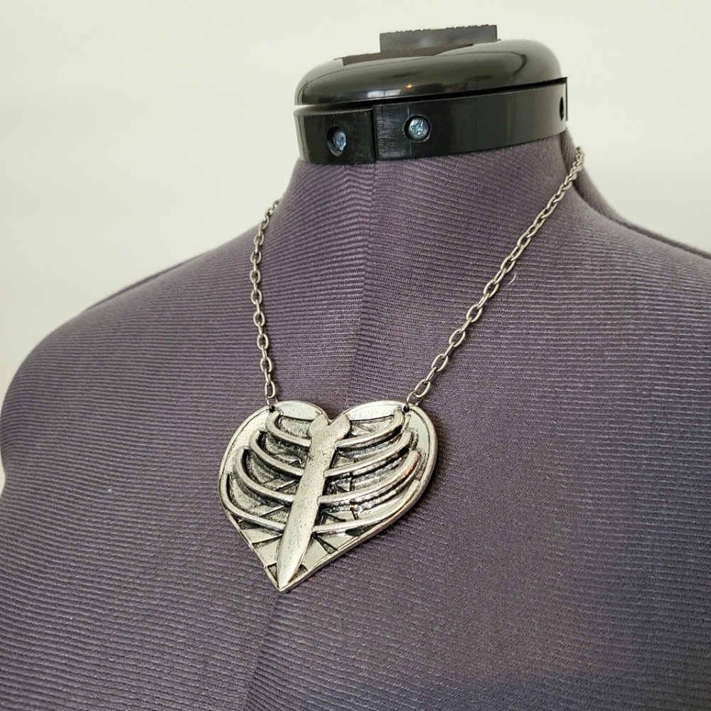 NWT Skeleton Heart Necklace